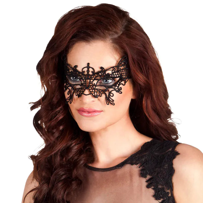 თვალის შავი მაქმანიანი ნიღაბი