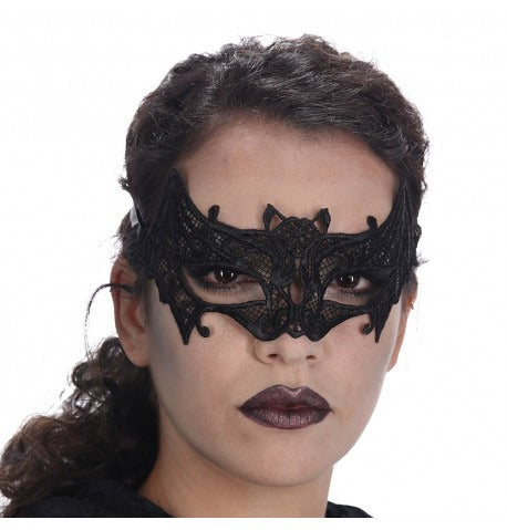 თვალის შავი მაქმანიანი ნიღაბი