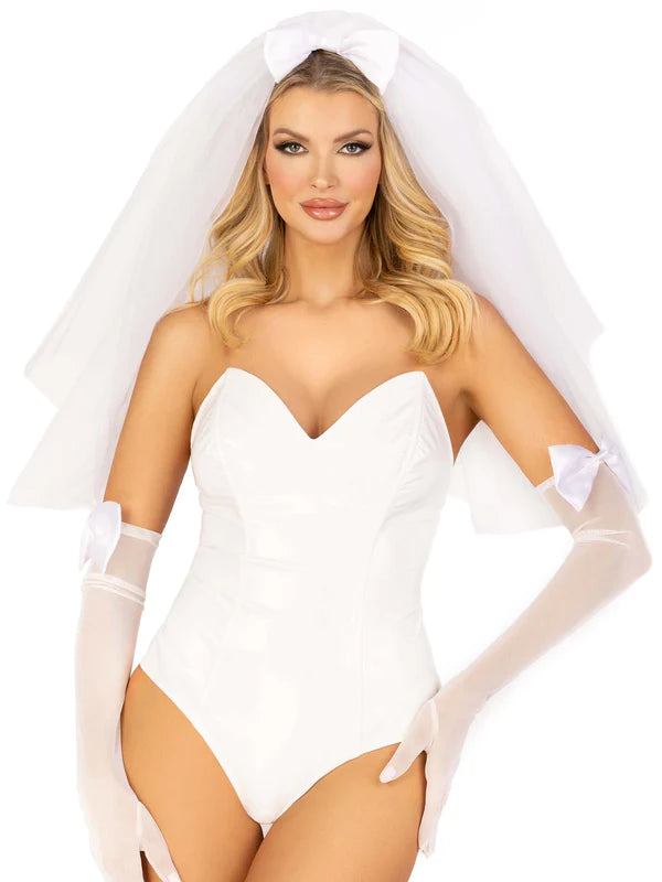 The bride's fata is double-layered