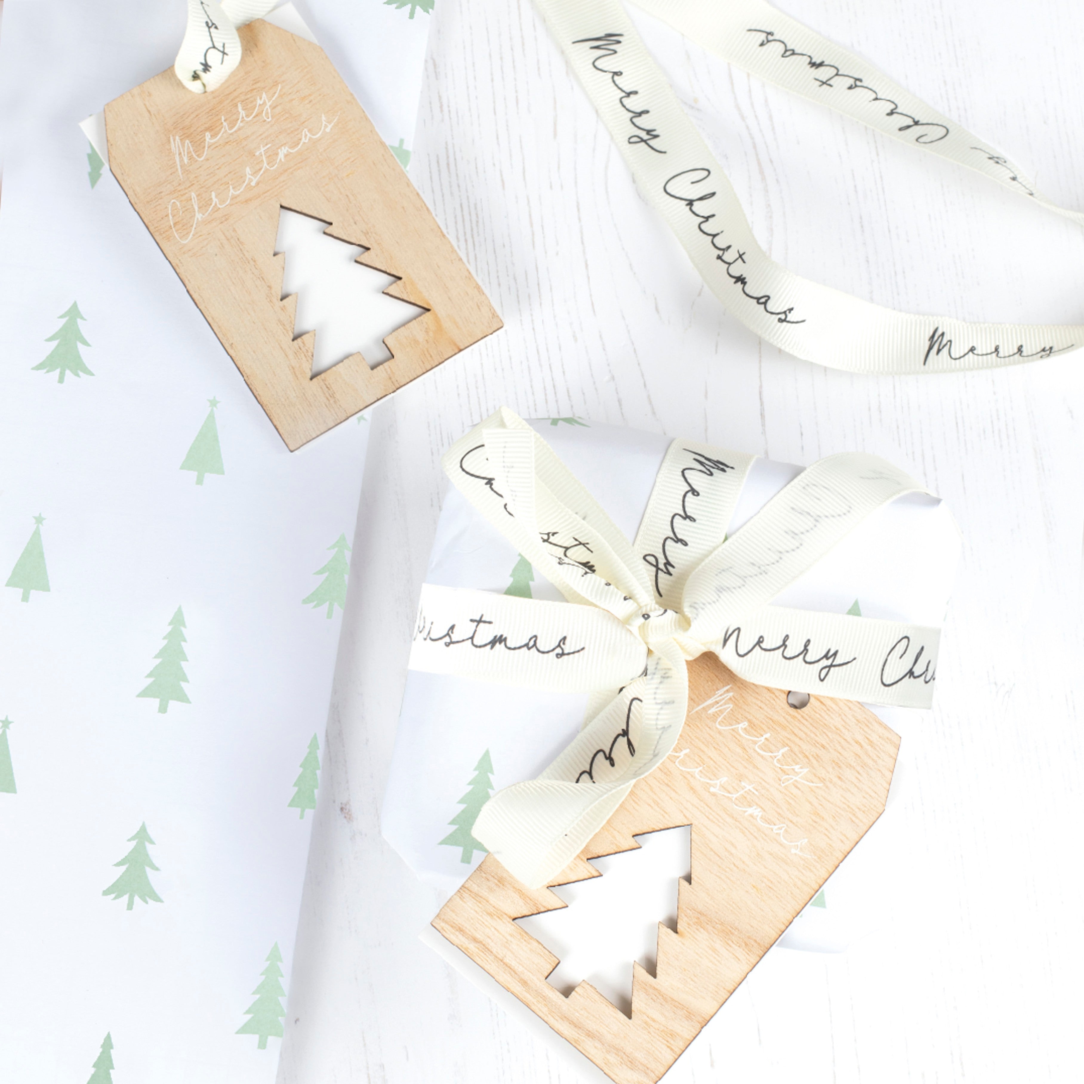 Wrapping paper with ribbon and wooden emblem (set)