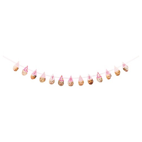 ფოტო გირლანდა ვარდისფერი ქუდებით