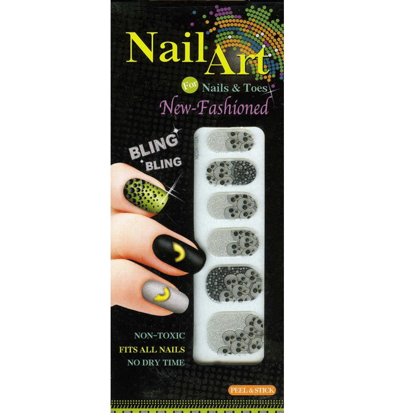 Glue-on nails with skulls