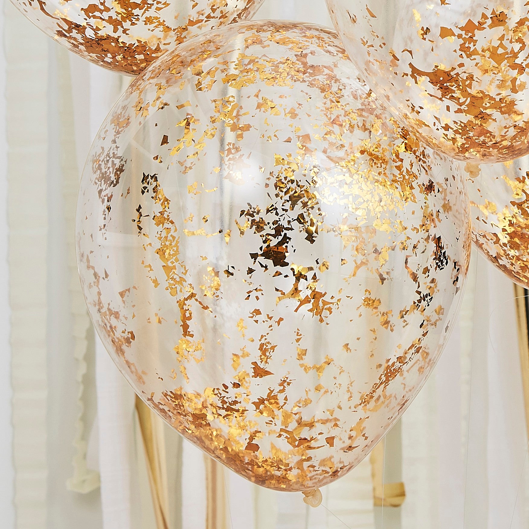 Bouquet of latex balloons with golden confetti 5 pcs