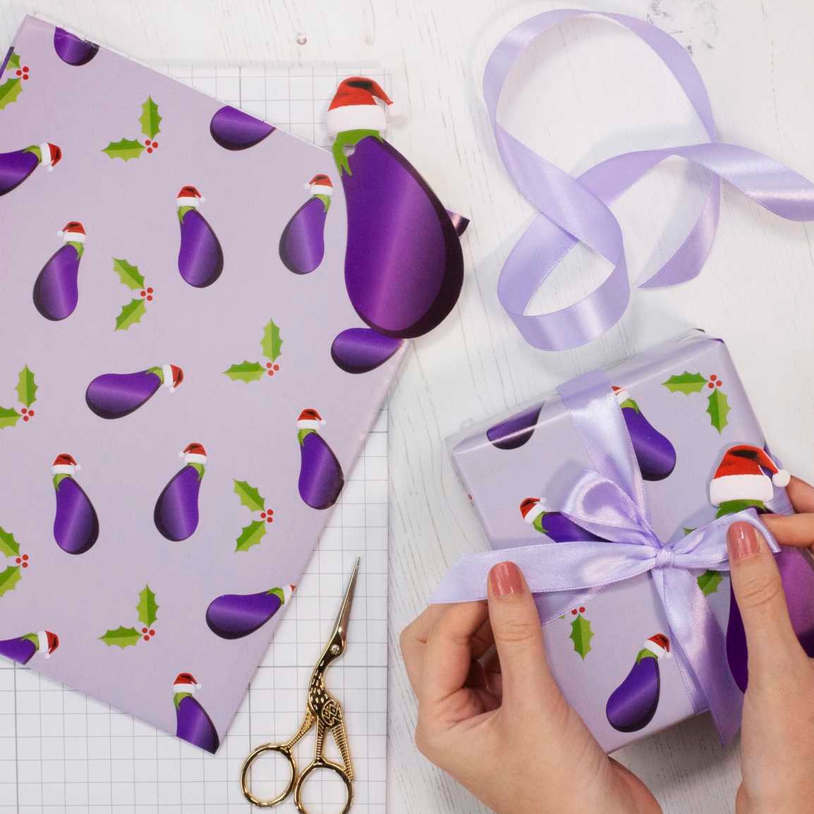 Packaging set Aubergine (2 pieces of paper, 3 m tape, 2 cards)