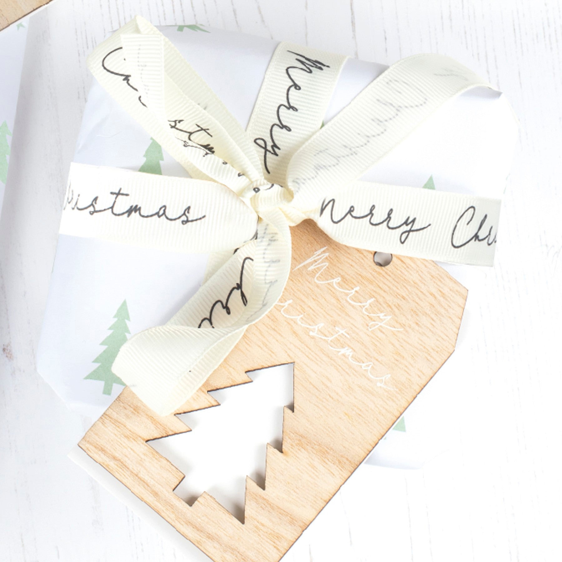 Wrapping paper with ribbon and wooden emblem (set)