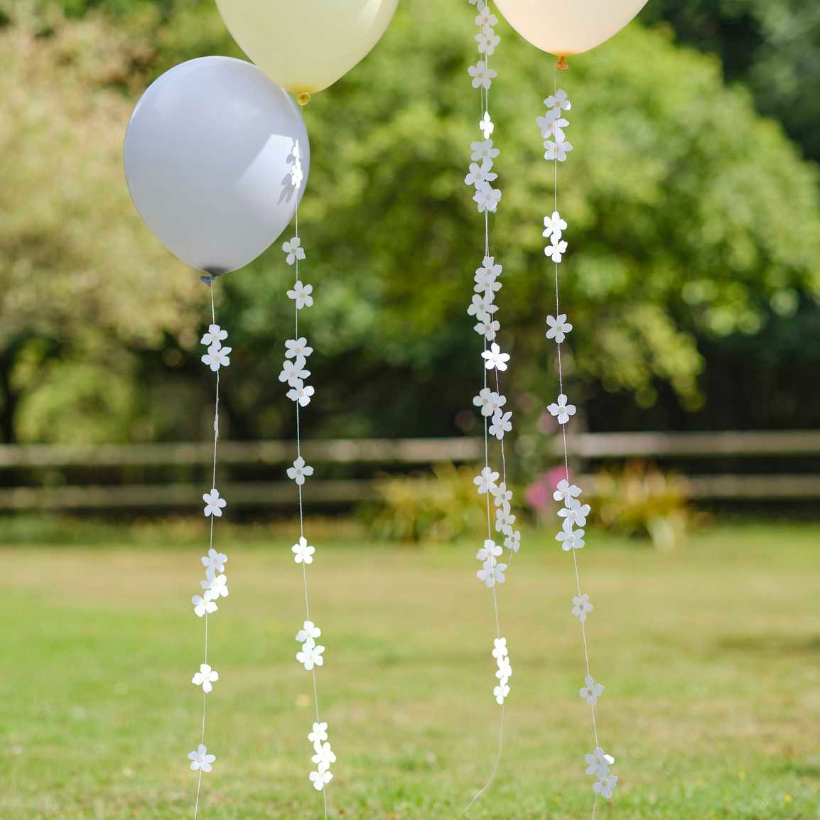 Balloon trailer with flowers 5 pcs 1 m
