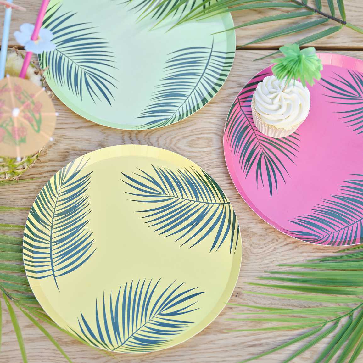 Colored paper plate with palm leaves 8 cm 25 cm