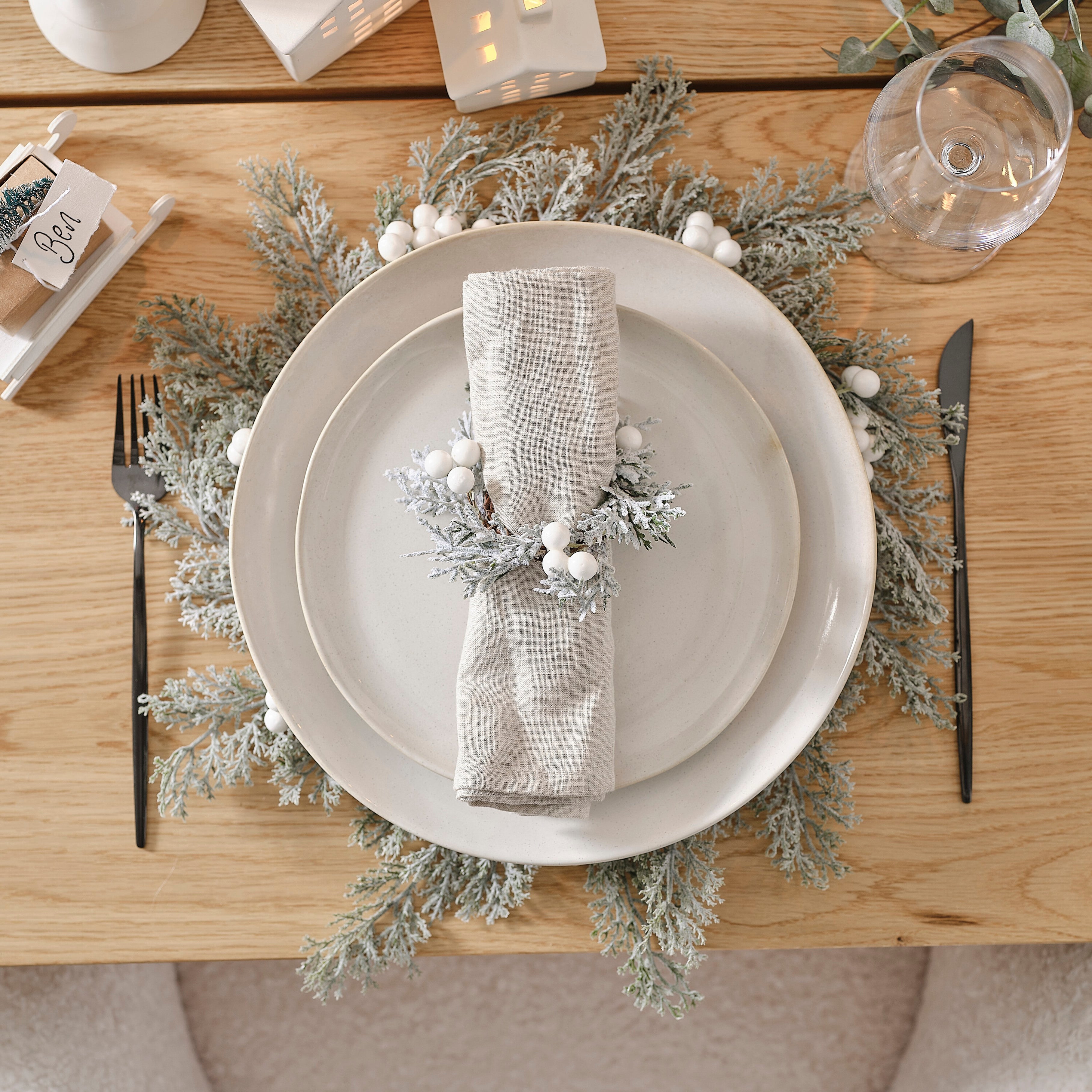 Plate decoration Snowy foliage with Berries 4 pcs