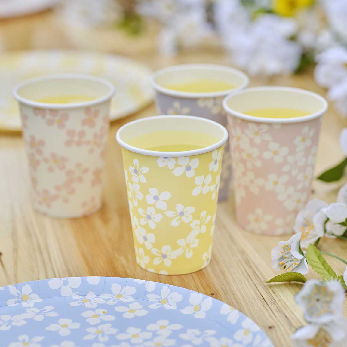 Paper cup with flowers of different colors 8 pcs